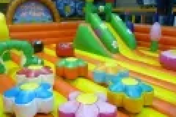 structure gonflable baby fleur prix location