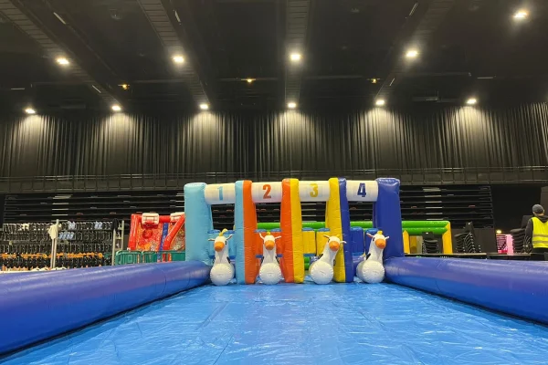 structure gonflables activites sportives course chevaux prix