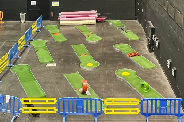 structure gonflables activites sportives mini golf 9 trous professionnel
