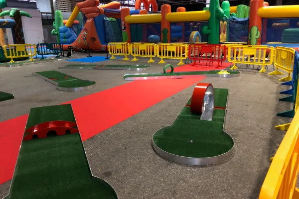 structure gonflables activites sportives mini golf 9 trous tarif