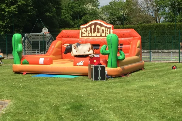 structure gonflables activites sportives rodeo mecanique saloon qualite