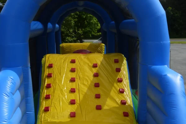 structure gonflables activites sportives wipe out qualite