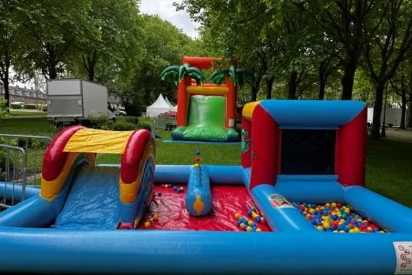 structure gonflables baby parc bleu rouge professionnel