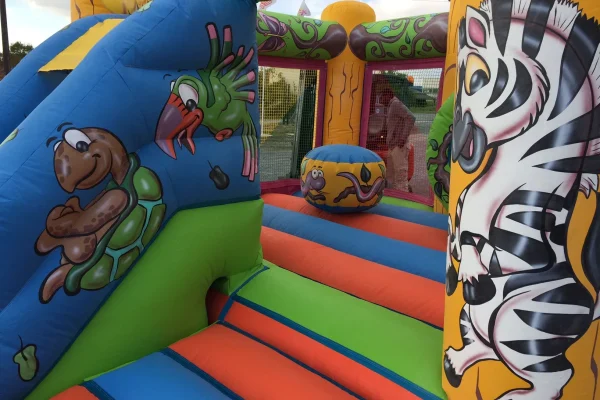 structure gonflables chateaux jungle qualite