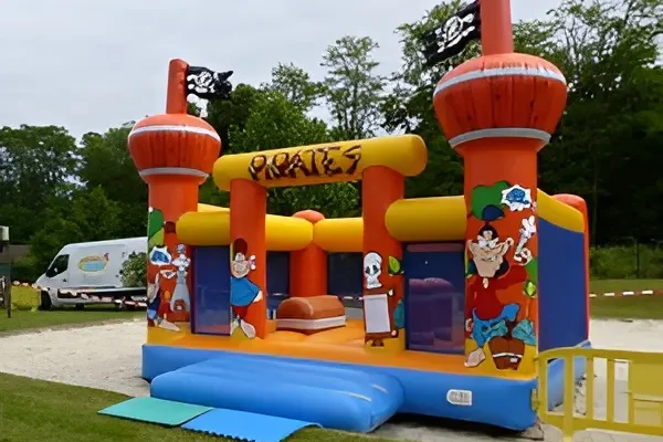 structure gonflables chateaux pirate professionnel