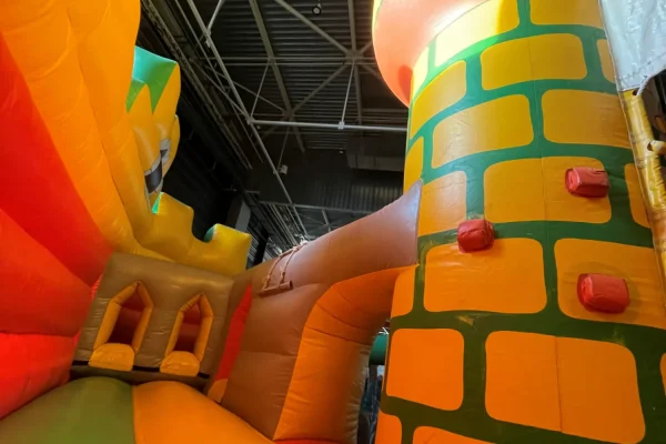 structures gonflables chateaux multi activites chateau fort experience