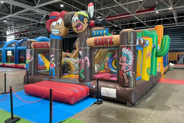 structures gonflables chateaux multi activites cowboy party prix