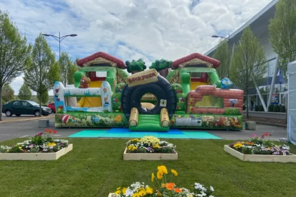 structures gonflables chateaux multi activites garden party tarif
