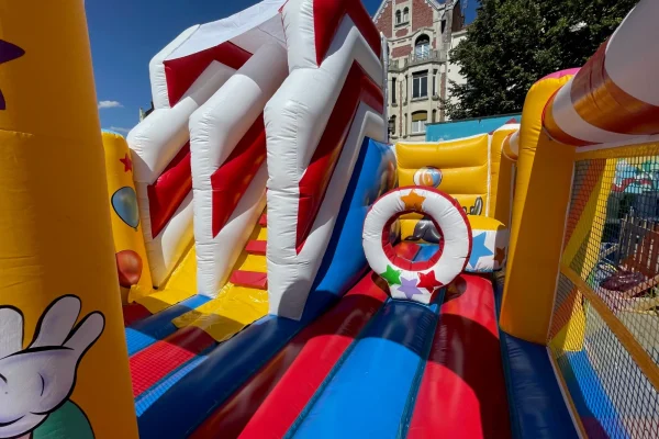 structures gonflables chateaux multi activites piste etoiles prix