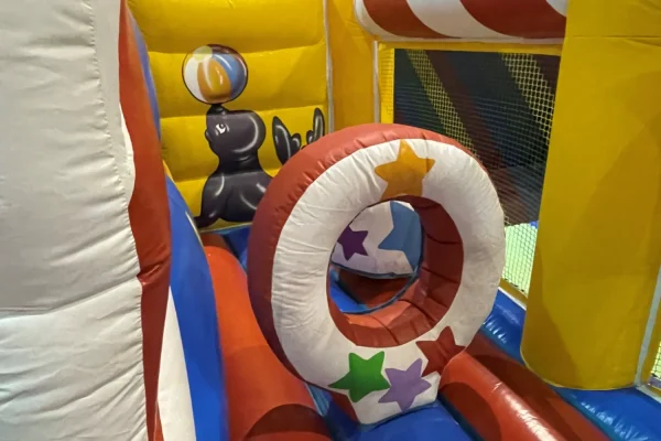structures gonflables chateaux multi activites piste etoiles qualite